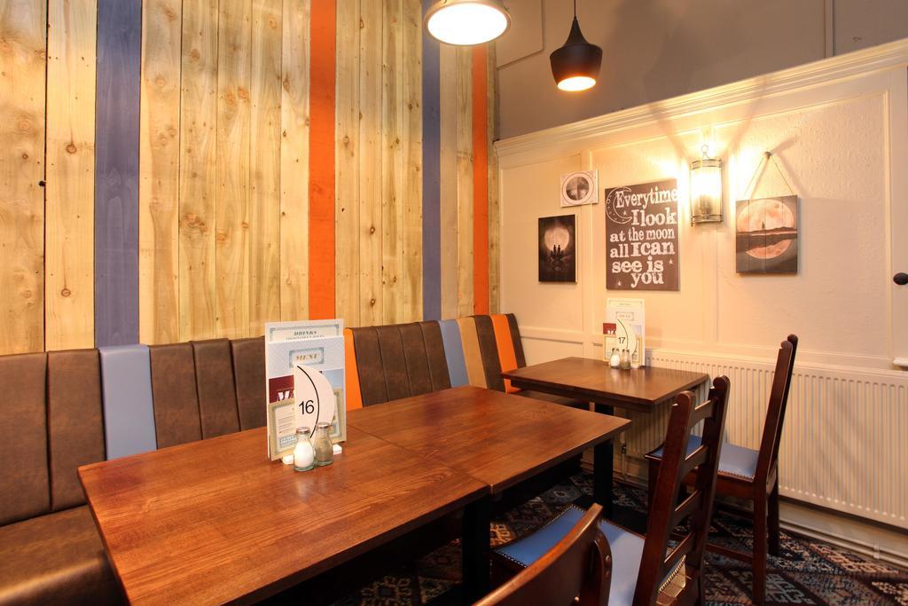 Half Moon, Sherborne By Marston'S Inns Dış mekan fotoğraf