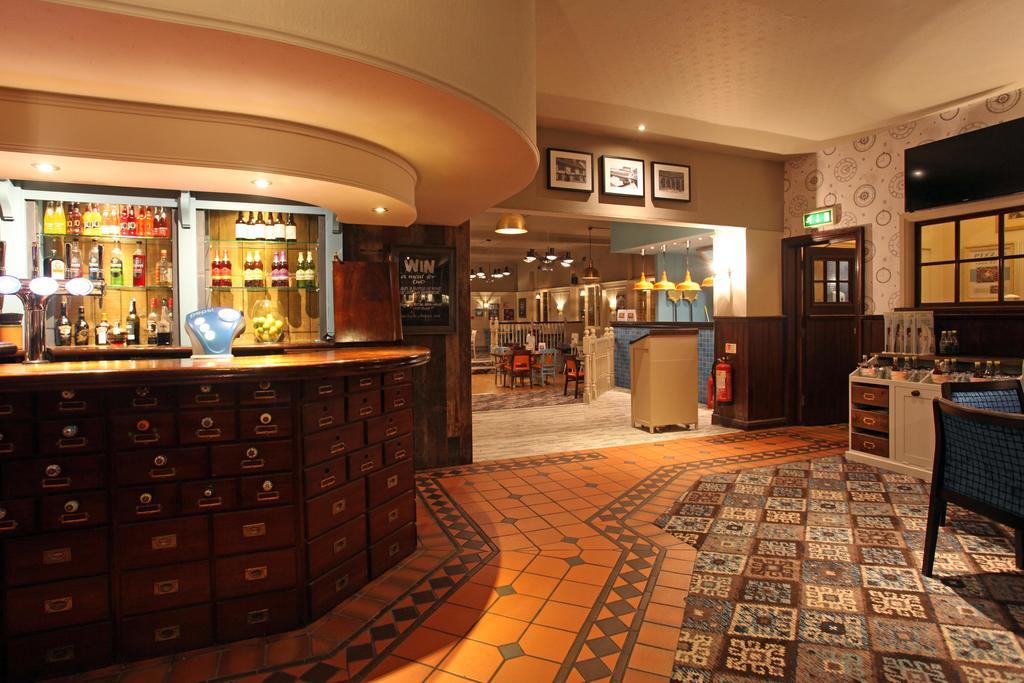 Half Moon, Sherborne By Marston'S Inns Dış mekan fotoğraf